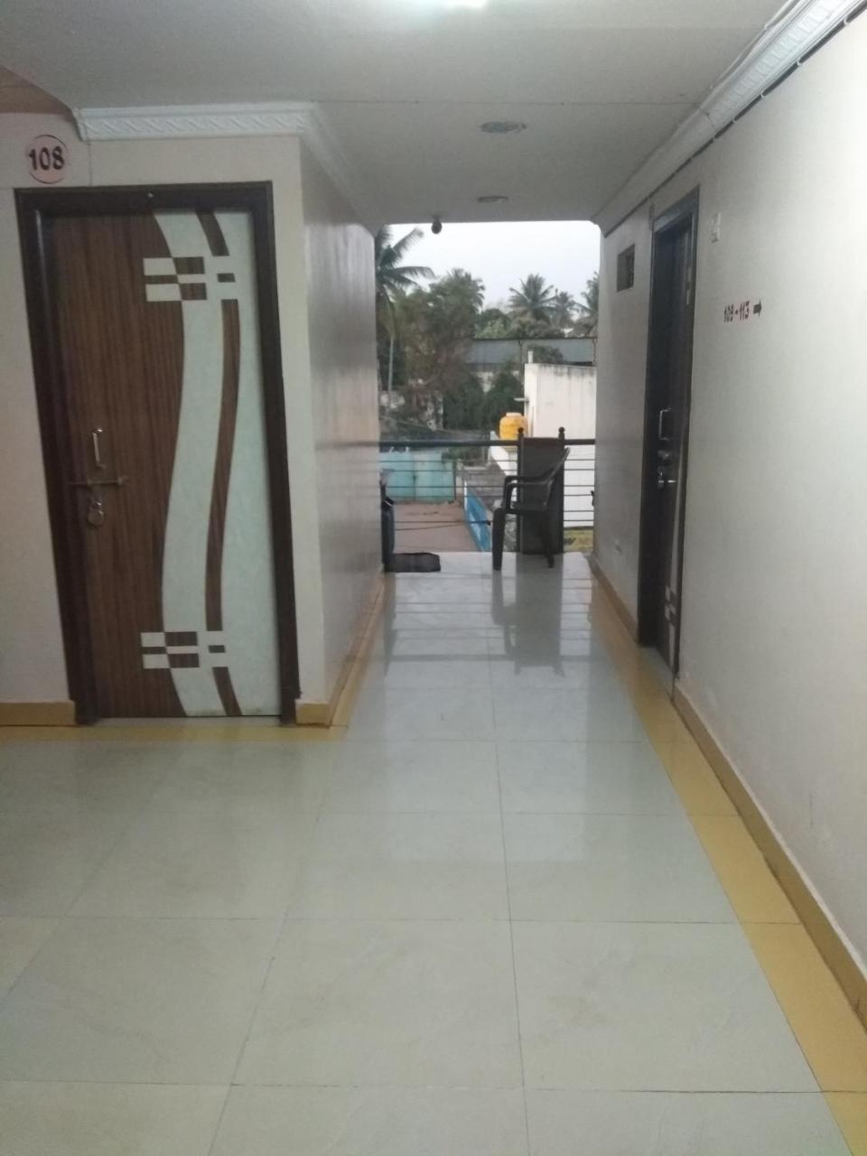 Apoorva Residency Otel Bangalore Dış mekan fotoğraf